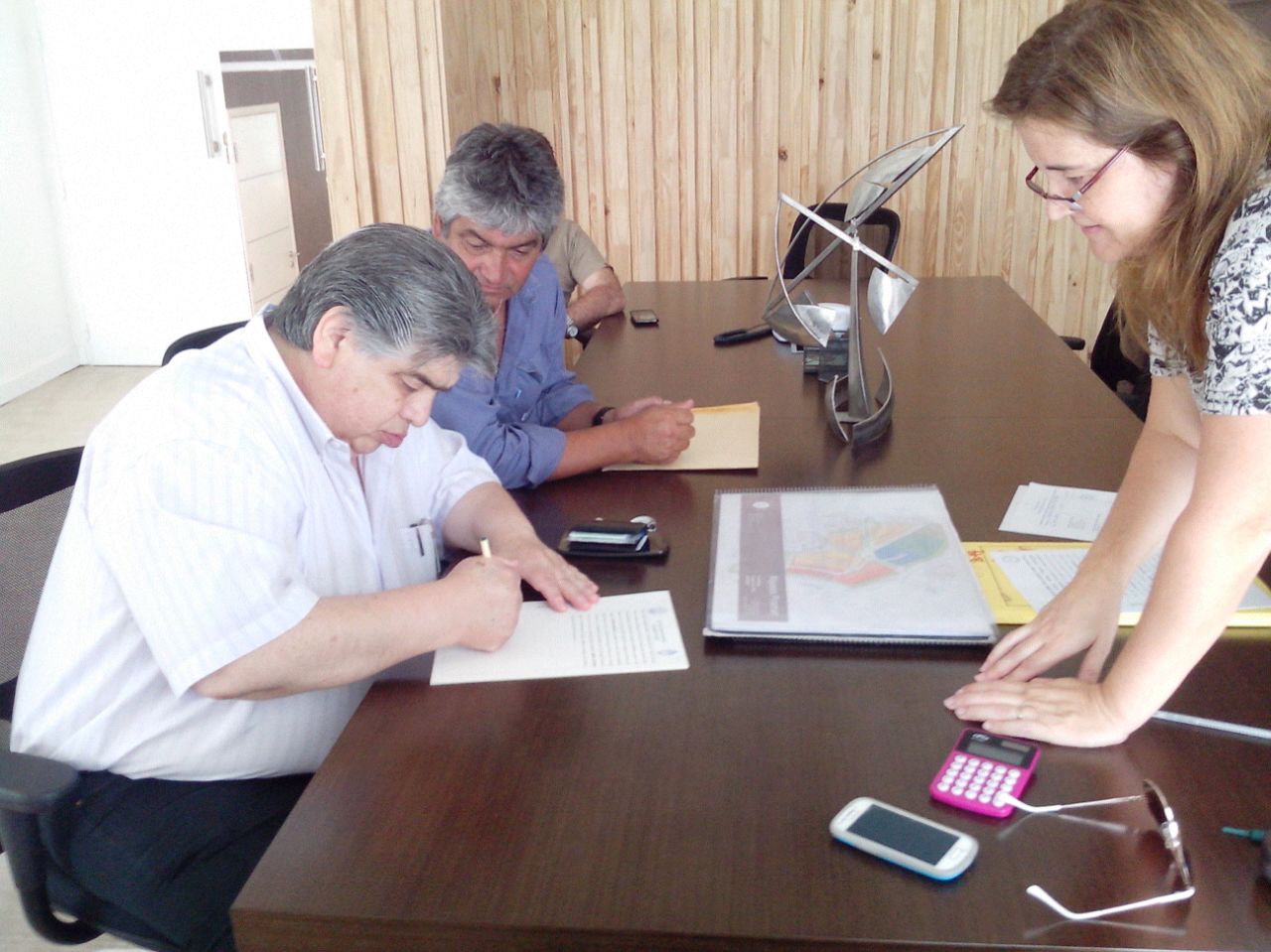Se firmó la escritura del terreno para la delegación Pinamar